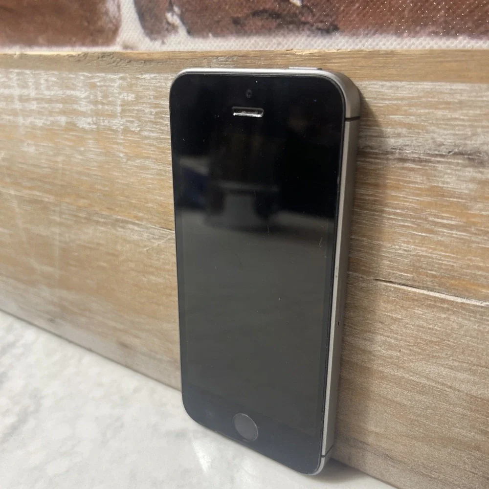 Apple iPhone SE (1st Gen), A1662, Locked